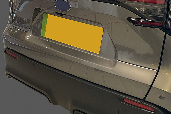 Zaštitna letva stražnjeg branika pogodno za Subaru Solterra 10.2022->  precizno pristajanje s dubokim zaštitnim rubom, ABS plastika- posebna boja izgled brušeni aluminij